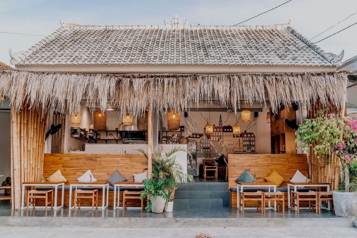 Charming Cafe Design: A Cozy Tropical Escape with Rustic Elegance