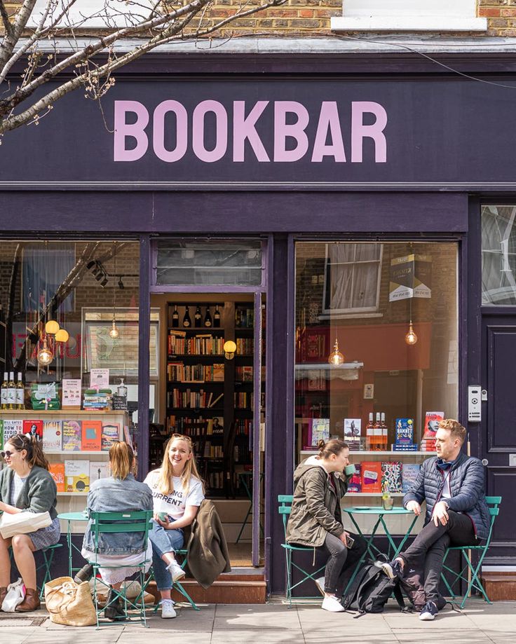 Charming Cafe Design Blends Modern Coziness with Literature and Leisure