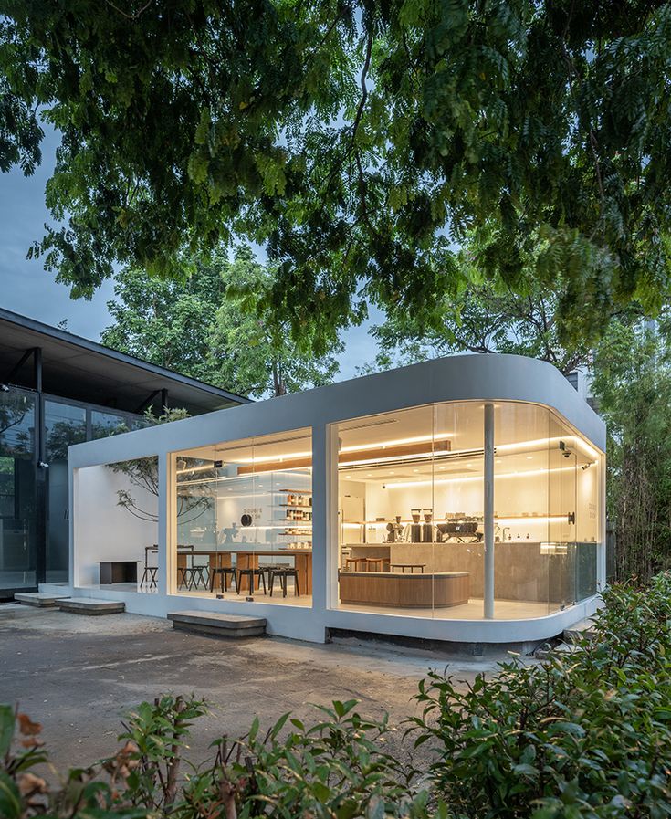 Modern Minimalist Cafe Design: A Cozy Space Harmoniously Blending Nature and Warmth