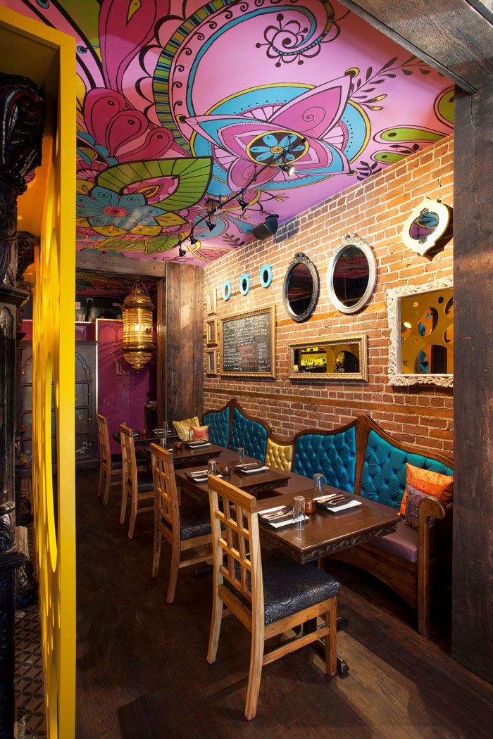 Vibrant Cafe Design: A Fusion of Eclectic Aesthetics and Cozy Ambiance