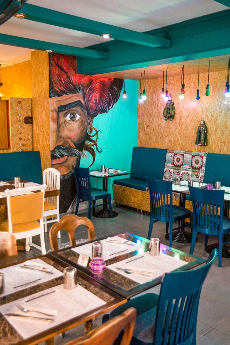 Eclectic Cafe Design: Bold Colors, Artistic Murals, and Inviting Atmosphere