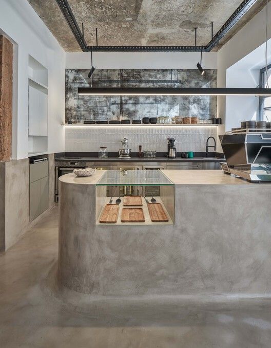 Modern Minimalist Cafe Design: A Sophisticated Blend of Concrete and Industrial Aesthetics