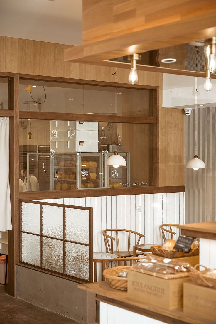 Modern Rustic Cafe Design: A Warm, Inviting Atmosphere with Natural Light and Interactive Spaces