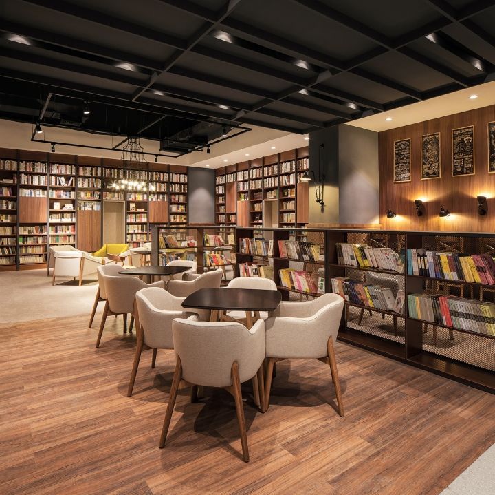 Cozy Cafe Design Merges Bookstore Aesthetics with Relaxing Ambiance