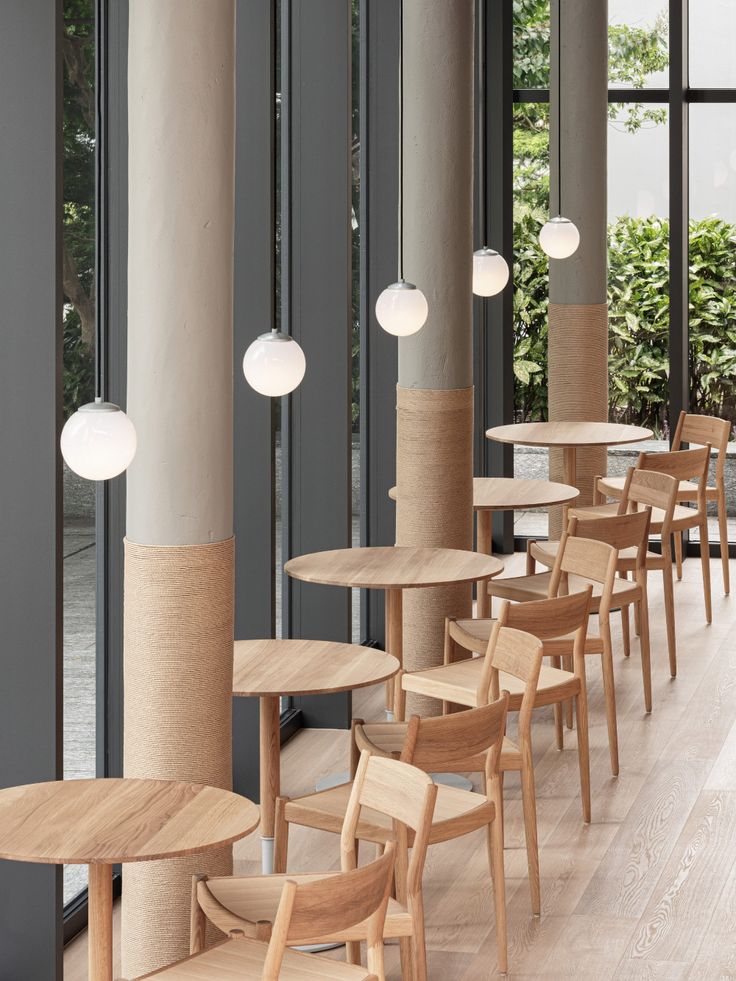 Modern Minimalist Cafe Design: Embracing Natural Light and Organic Materials for a Cozy Atmosphere