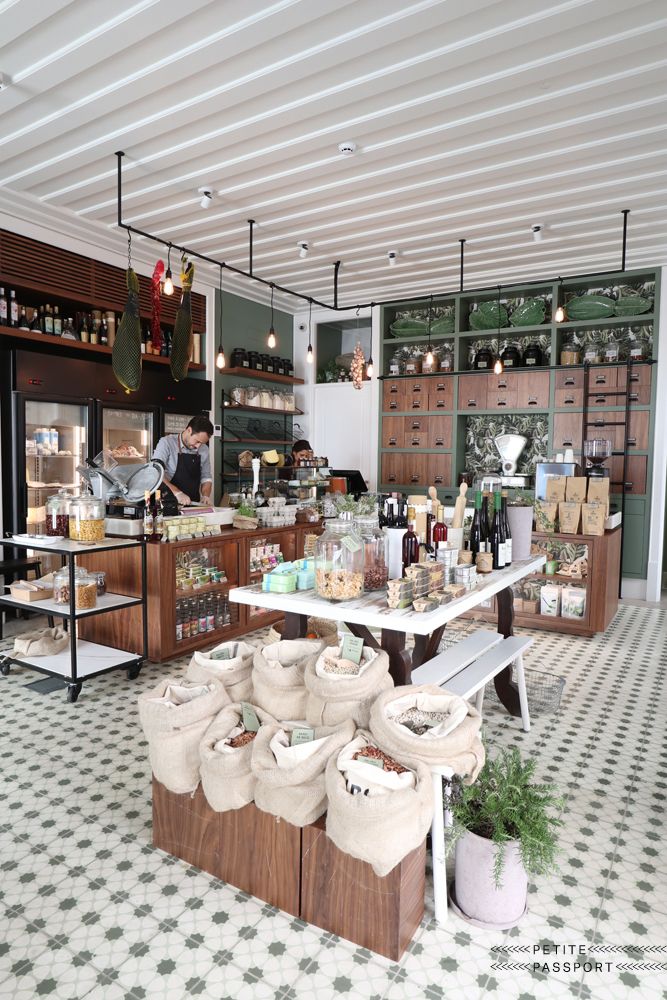 Charming Cafe Design Blends Natural Materials and Green Accents for an Inviting Atmosphere