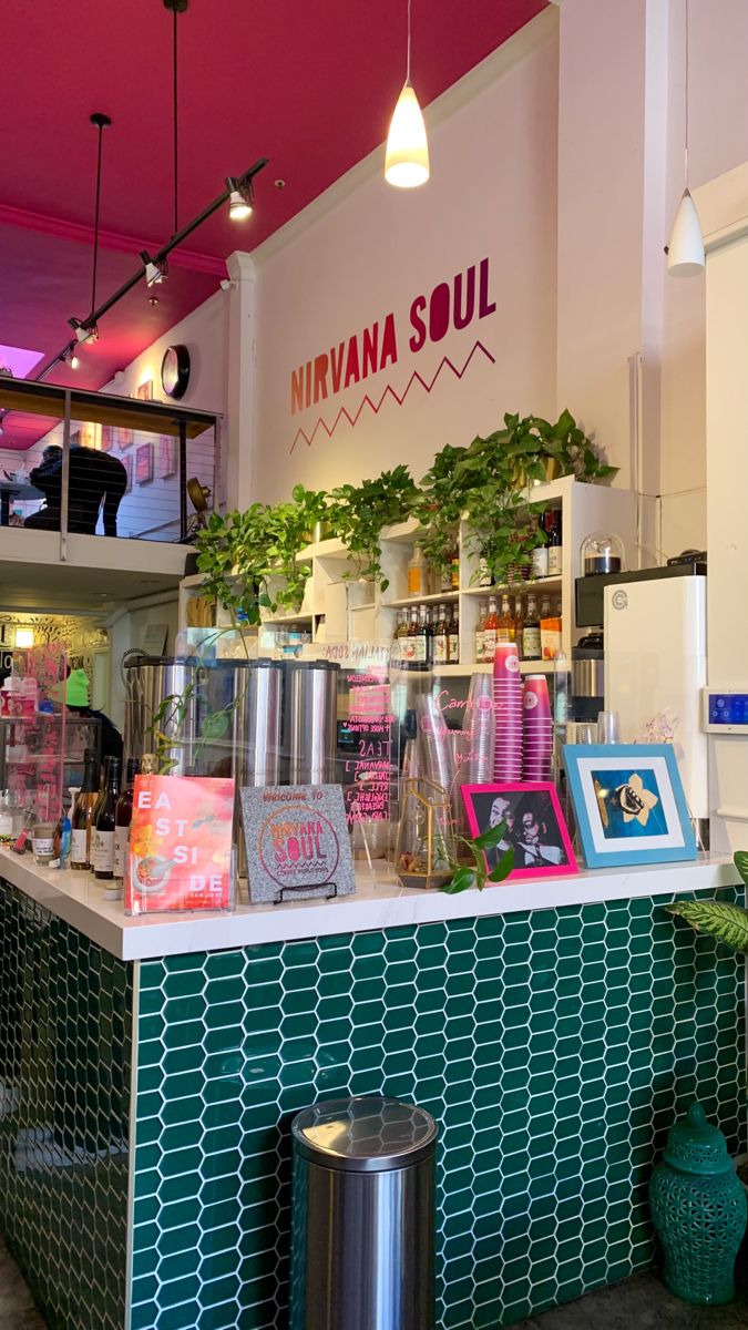 Vibrant Cafe Design Blends Pink Accents and Lush Greenery for a Cozy, Welcoming Atmosphere