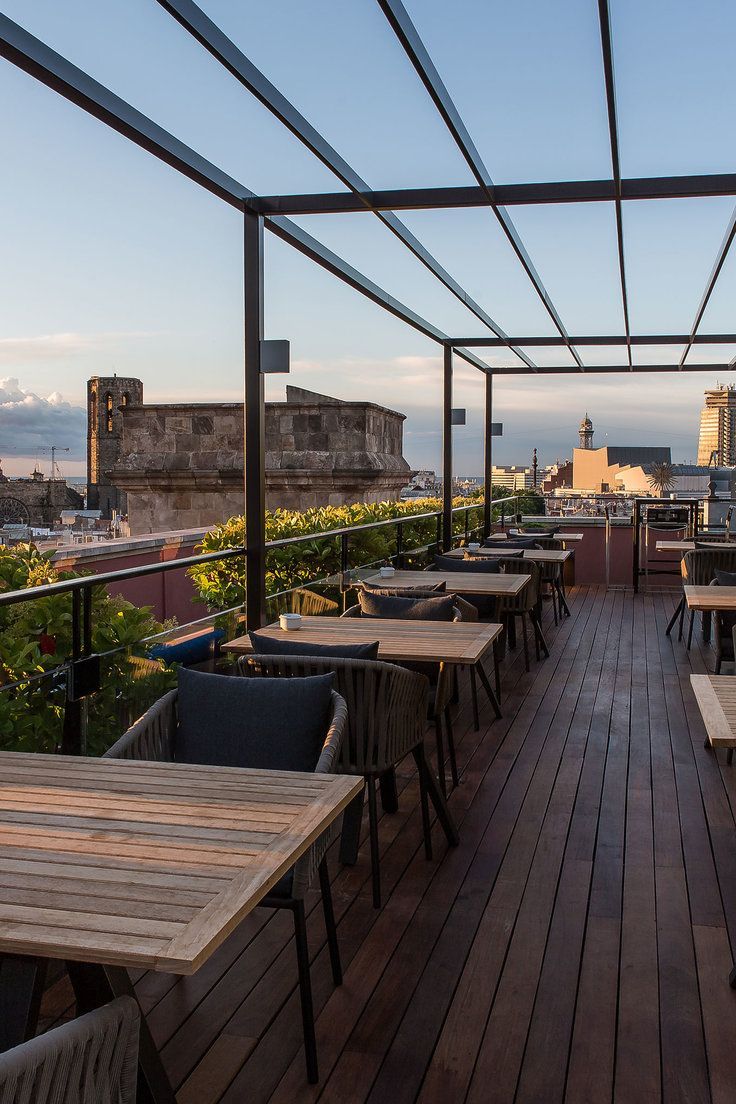 Rooftop Cafe: A Stylish Open-Air Dining Experience with Scenic City Views