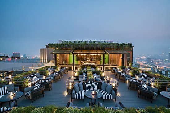 Chic Rooftop Cafe Design Blends Nature and Urban Elegance for Relaxing Skyline Views