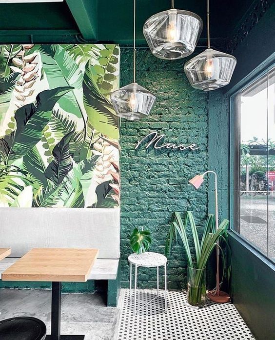 Vibrant Cafe Design Fuses Natural Elements with Modern Aesthetics for a Cozy Atmosphere