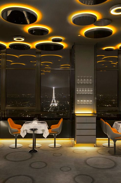 Modern Cafe Design: Illuminated Ceilings, Circular Patterns, and Eiffel Tower Views Create a Cozy Elegance