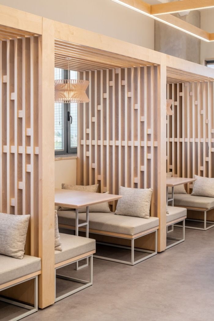 Inviting Cafe Design: Elegant Wooden Partitions and Natural Light for Cozy Atmosphere