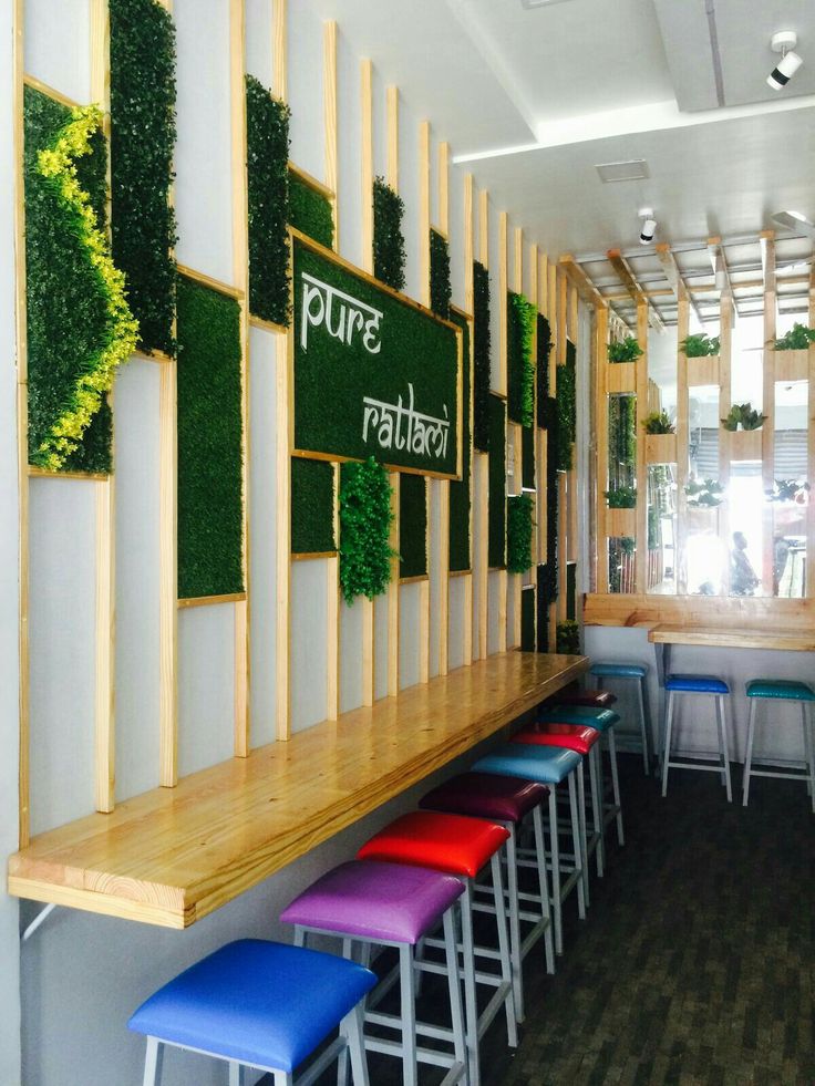 Modern Cafe Design Emphasizes Vibrant Aesthetics with Natural Elements and Colorful Seating