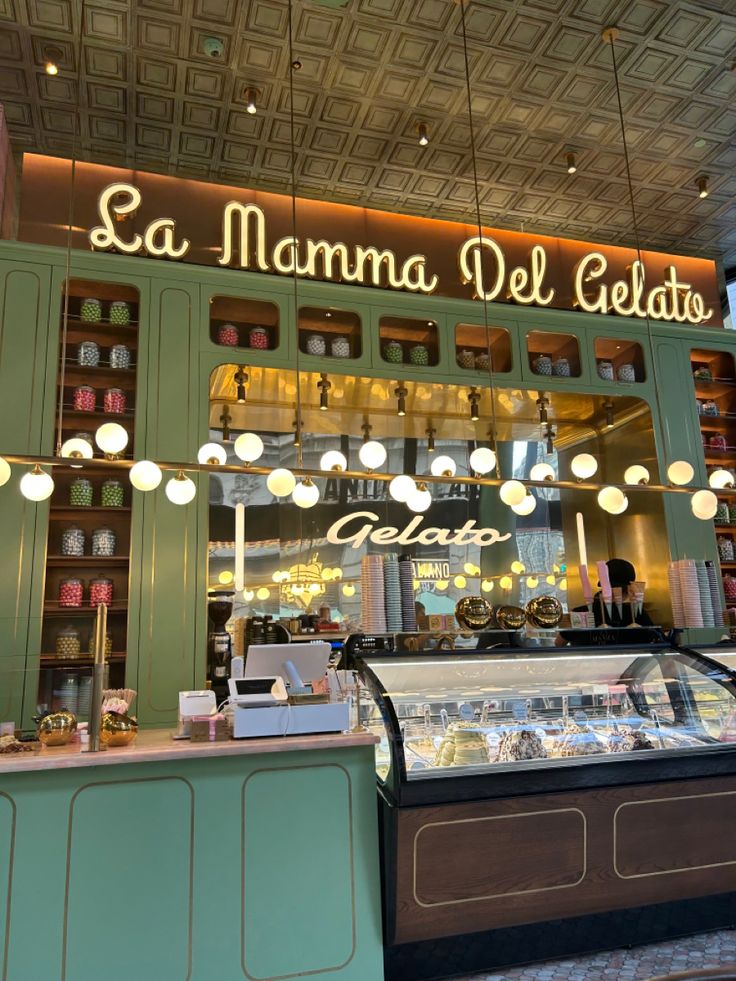 Charming Retro-Inspired Cafe: A Delightful Gelato Spot with Cozy, Stylish Decor