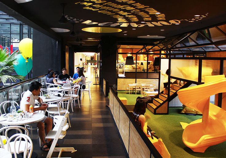 Vibrant Cafe Design: A Modern Aesthetic Blending Dining, Playfulness, and Inviting Atmosphere