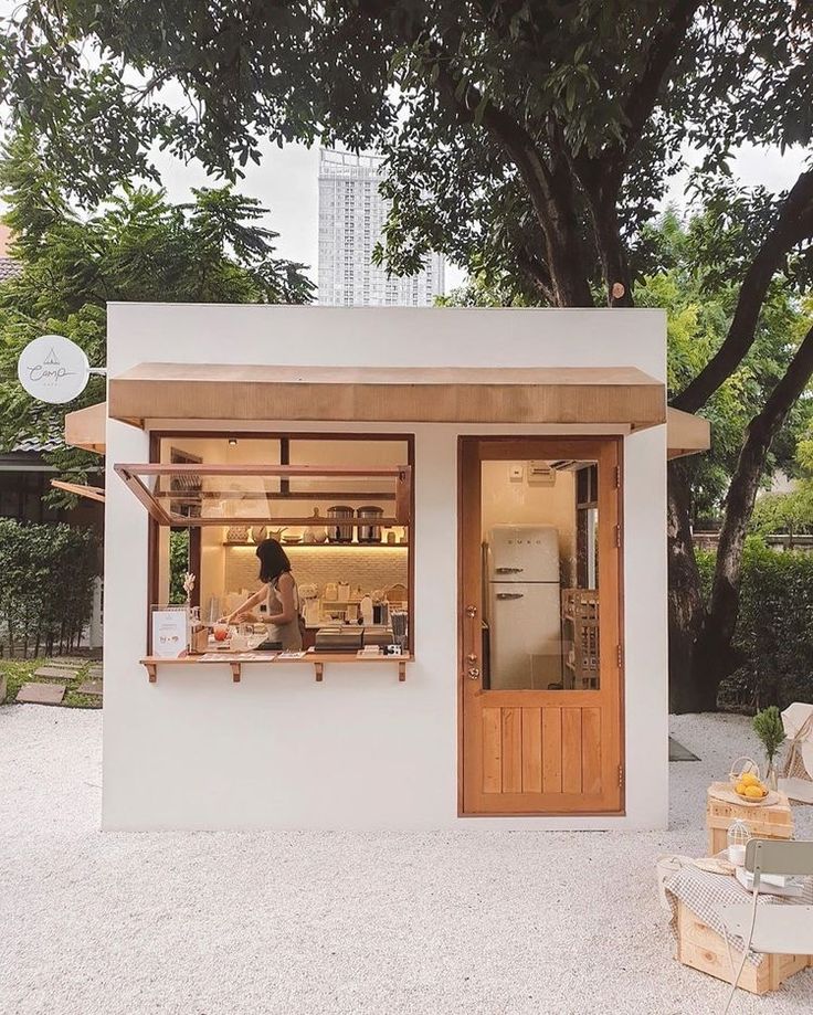 Charming Minimalist Cafe Design: Warm Wood Accents and Natural Surroundings Create a Welcoming Atmosphere