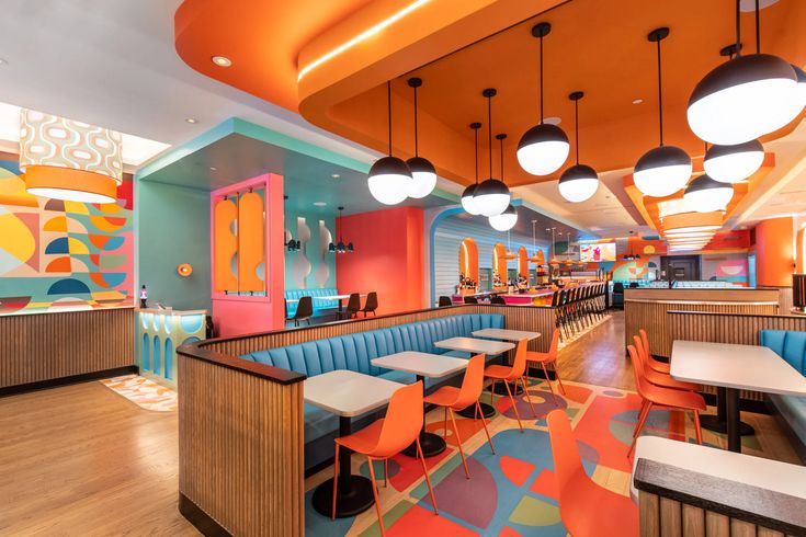 Vibrant Cafe Design: Bold Colors and Modern Aesthetics Create an Inviting Atmosphere