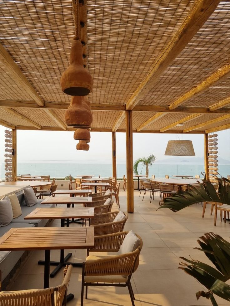 Harmonious Coastal Cafe Design: Blending Indoor Comfort with Outdoor Serenity