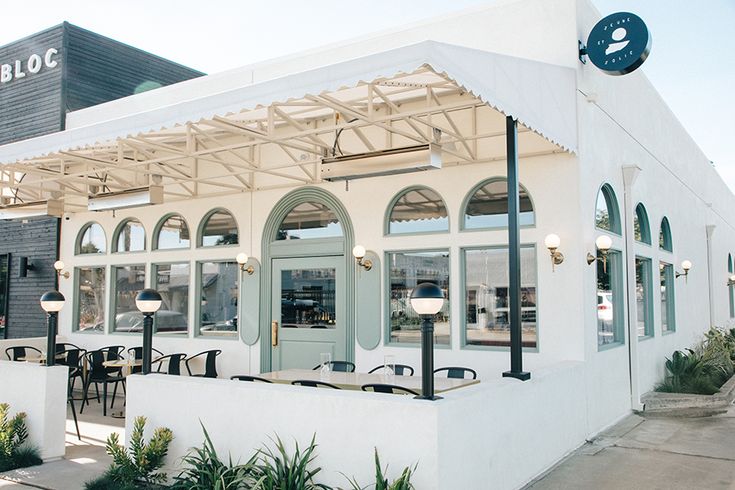 Charming Cafe with Airy White Facade and Inviting Outdoor Ambiance