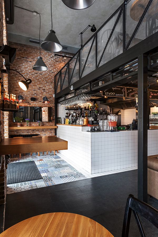 Cafe Design: A Harmonious Fusion of Industrial and Rustic Elements with Thoughtful Space Planning