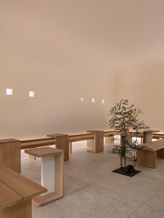 Minimalist Cafe Design: A Tranquil Gathering Space with Natural Elements and Soft Lighting