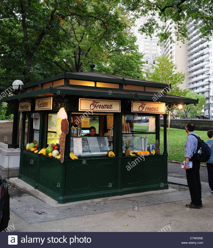 Charming Green Kiosk Cafe: A Vibrant Gelato Experience in Nature