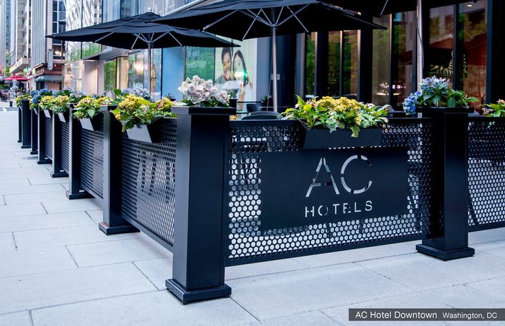 Modern Outdoor Cafe Design with Stylish Fencing and Lush Greenery for a Welcoming Ambiance