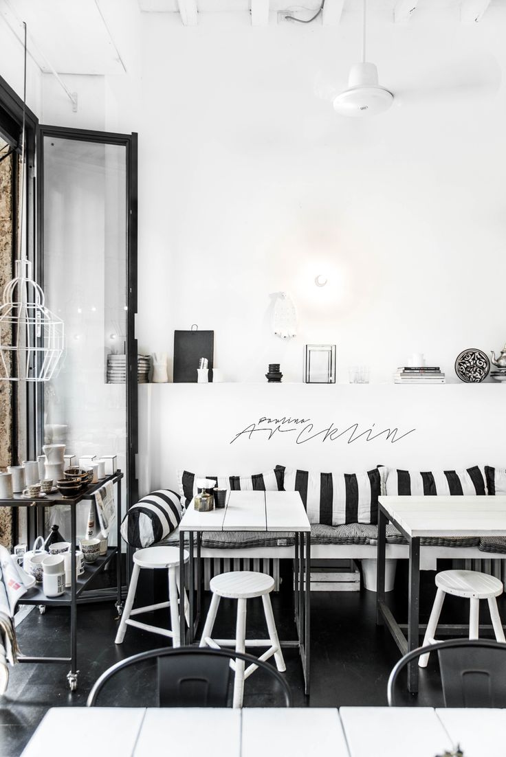 Minimalist Cafe Design: A Harmonious Blend of Clean Aesthetics and Cozy Comfort