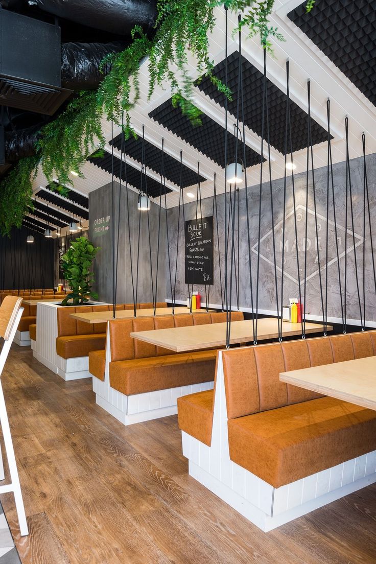 Modern Cafe Design: A Cozy Blend of Warm Colors and Natural Elements for Relaxed Casual Dining