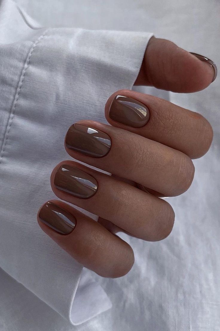 Contemporary Brown Manicure: A Chic and Sophisticated Minimalist Design