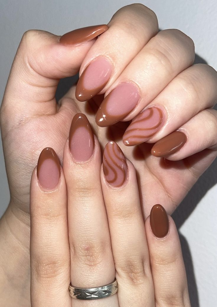 Chic Earthy Manicure: A Stylish Blend of Warm Tones and Artistic Designs