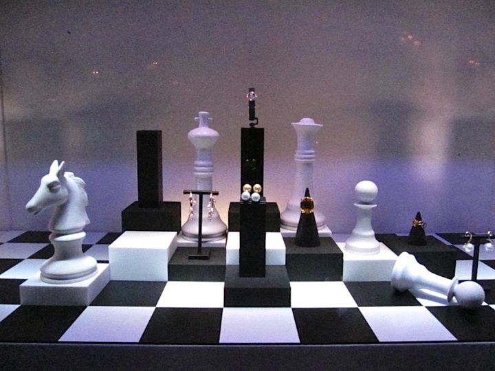 Artistic Chess Display: A Fusion of Modern Design and Classic Elements