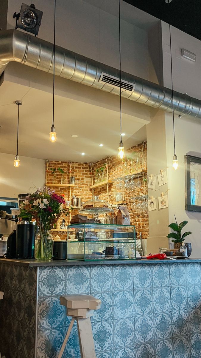 Charming Cafe Blends Rustic and Modern Design for a Perfect Coffee Break Atmosphere