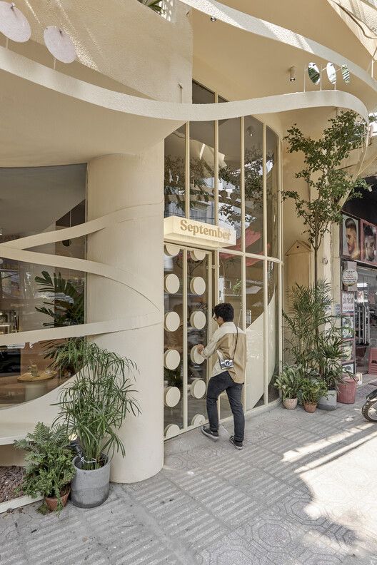 Inviting Cafe Design Blends Curved Facade and Natural Light for a Contemporary Space