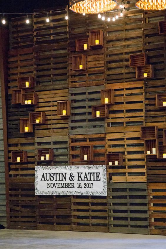 Warm Rustic Pallet Wall Design Enhances Cozy Cafe Ambiance