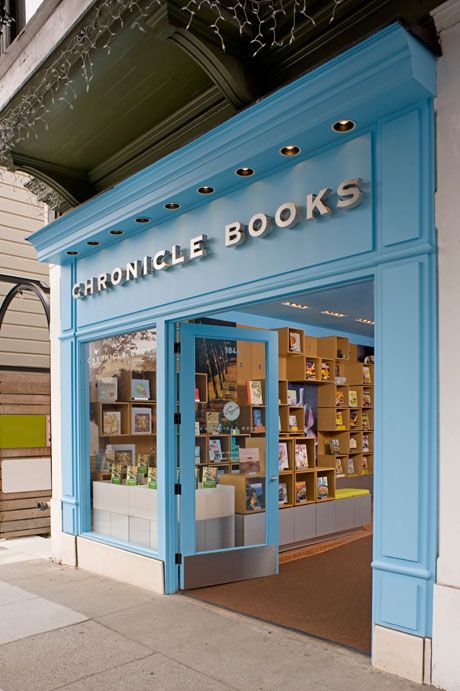 Charming Cafe Design: Inviting Blue Facade and Cozy Literary Atmosphere