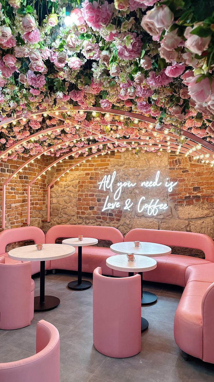 Charming Cafe Design Blends Whimsical Floral Decor with Rustic Elegance for a Cozy Atmosphere