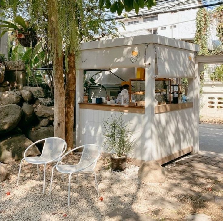 Charming Cafe Design: A Serene, Nature-Inspired Space for Relaxation and Socializing