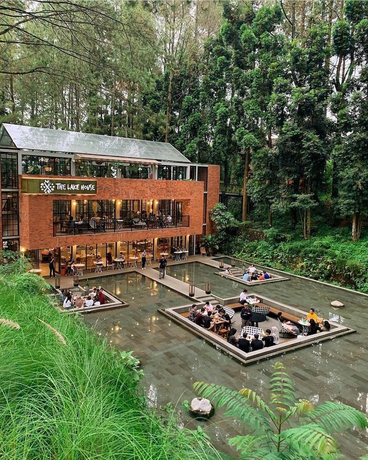 Contemporary Cafe Design Harmoniously Integrates Nature for a Serene Retreat