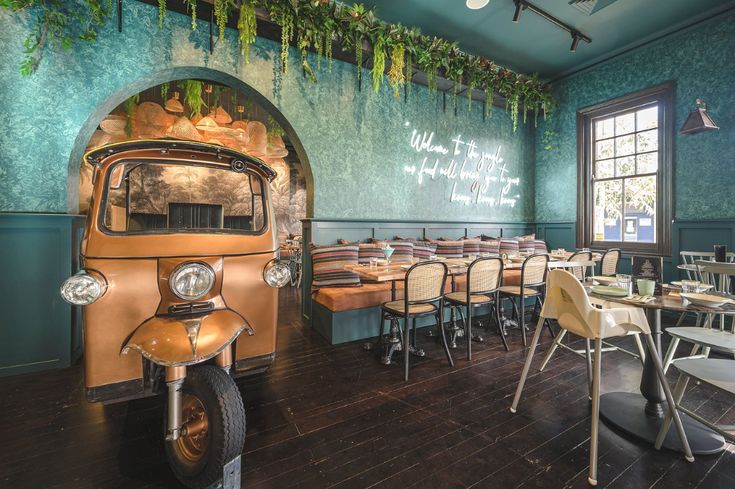 Charming Cafe Blends Vintage Charm with Modern Sophistication