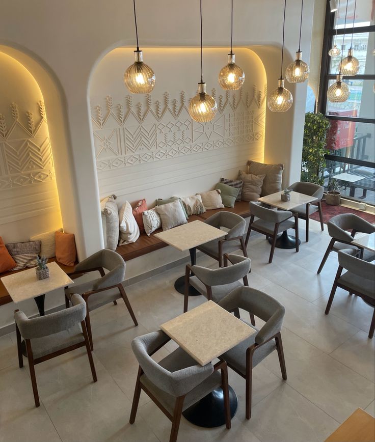 Chic Cafe: A Cozy Oasis Blending Elegance with Comfort