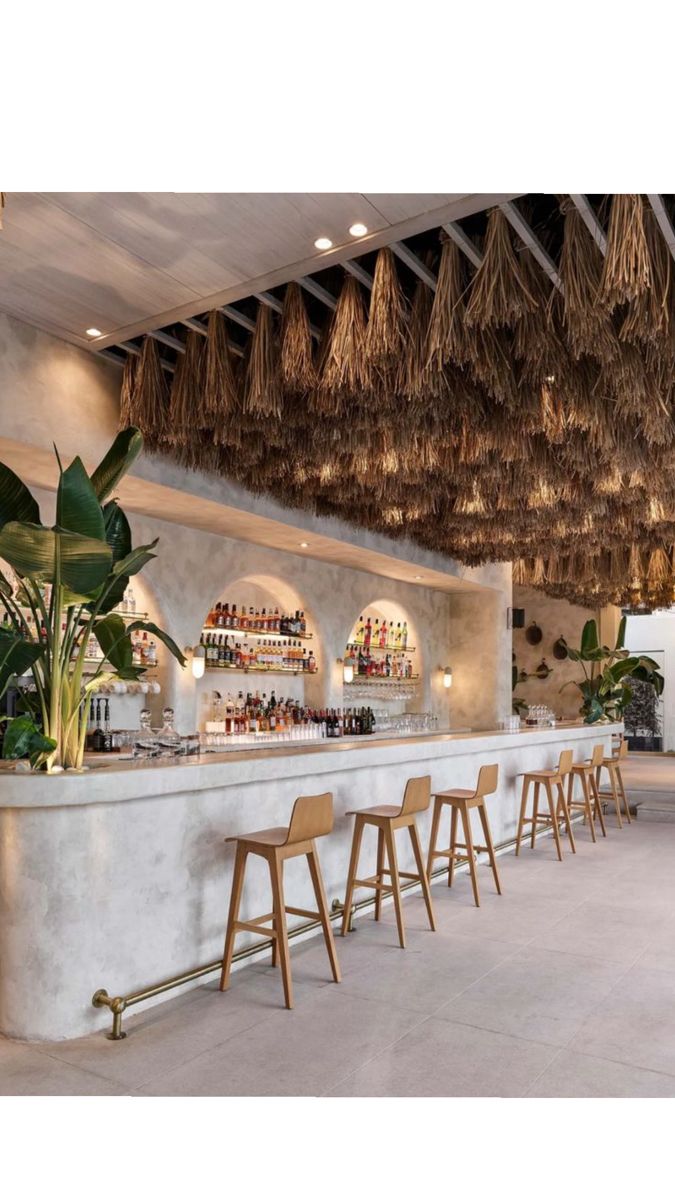 Modern Cafe Design: Earthy Tones and Natural Materials Create an Inviting Atmosphere