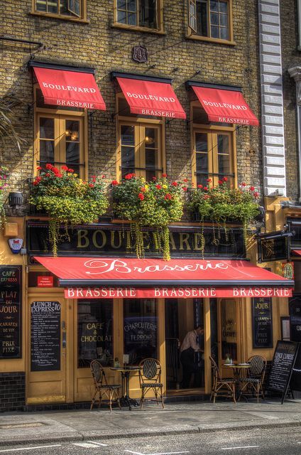 Charming Parisian Cafe Design: Warm Hues and Inviting Atmosphere