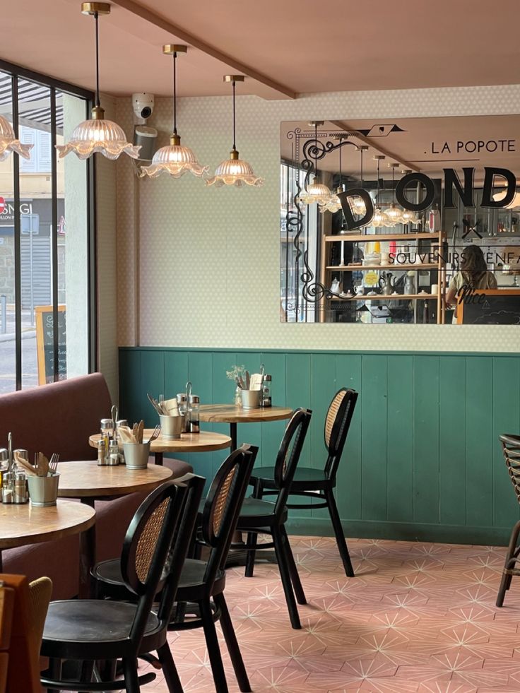 Charming Cafe Design: A Cozy Blend of Pastels, Vintage, and Modern Elegance