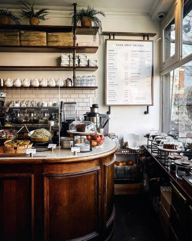 Cozy Cafe Design Showcasing Natural Materials and Inviting Aesthetics