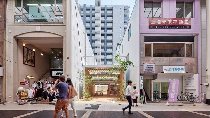 Inviting Cafe Design Fosters Community Engagement in a Lush Urban Setting