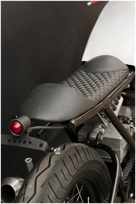 Elegant Minimalism: A Stylish Motorcycle Seat Design