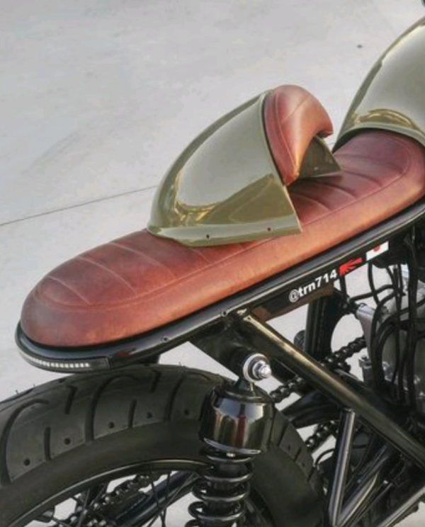 Custom Motorcycle Seat: A Stylish Fusion of Vintage Elegance and Modern Design Elements