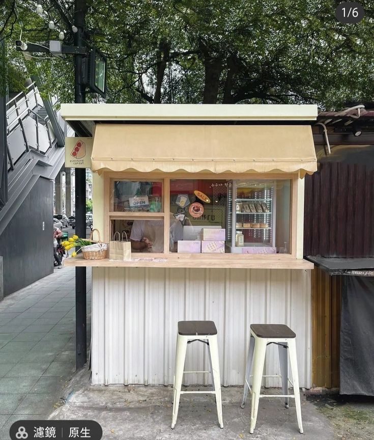 Charming Cafe Kiosk Combines Modern Design with Inviting Atmosphere for Urban Refreshments