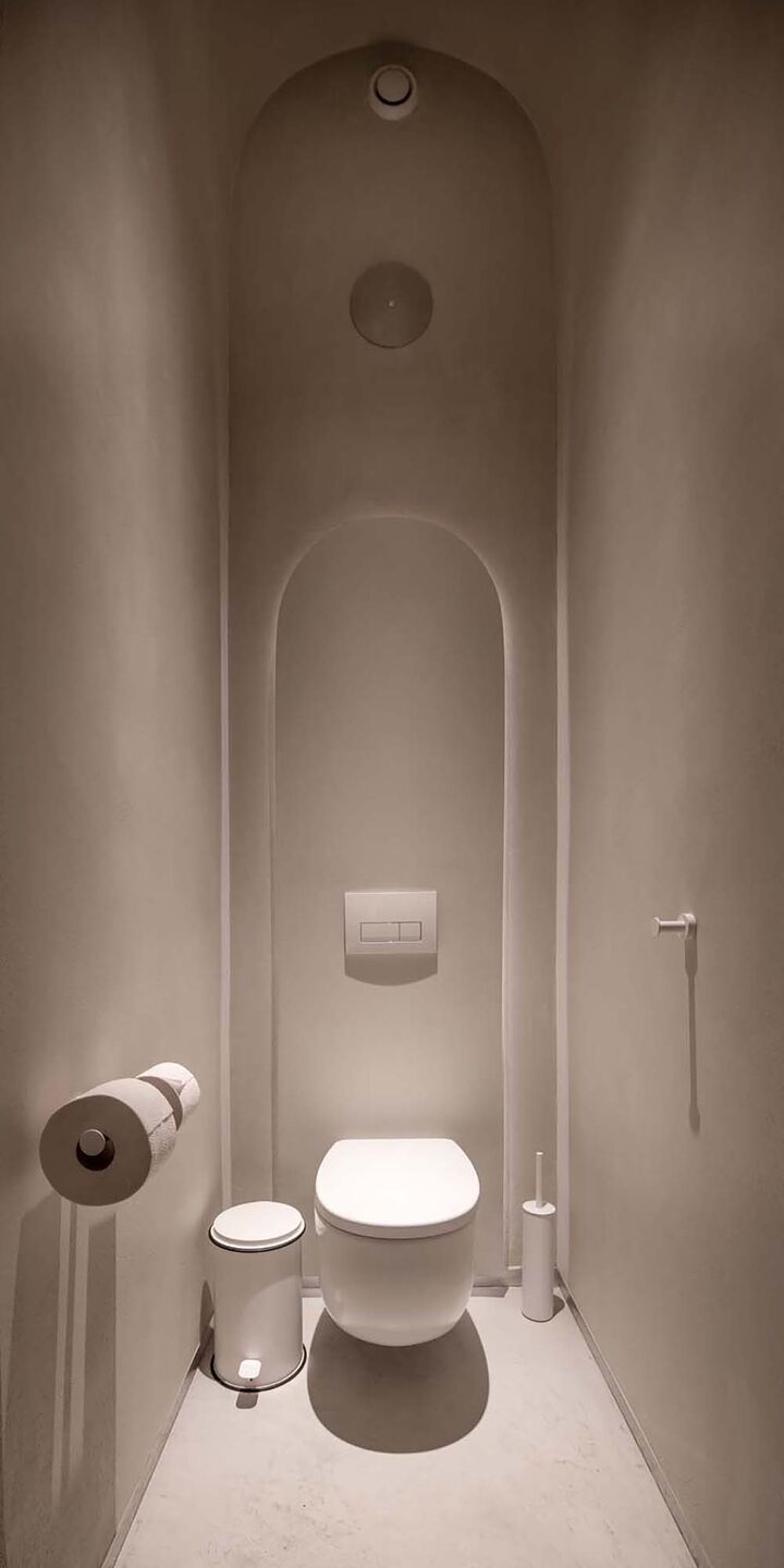 Modern Minimalist Restroom Design: Serene Aesthetics and Functional Elegance